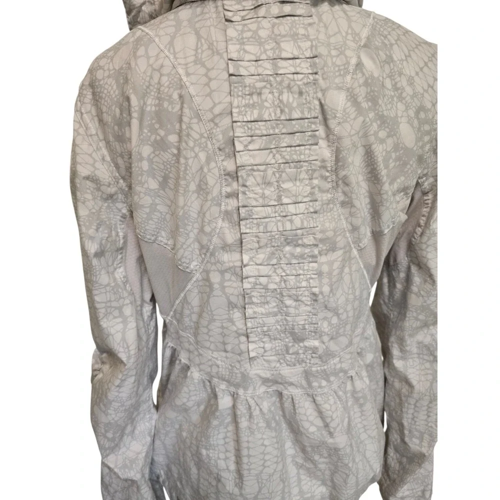 Lululemon Run Hustle Jacket Womens Size 6 White Reflective Print With Hood